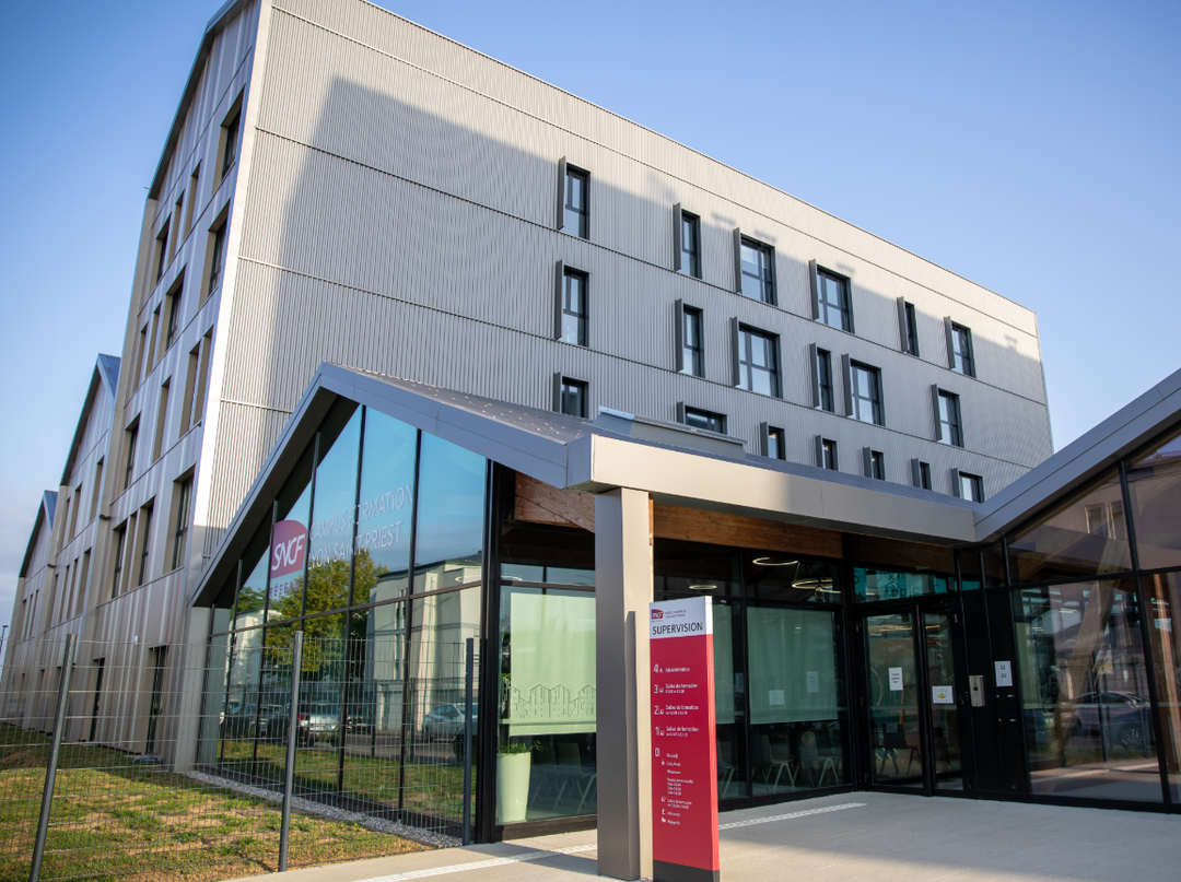 Öffnen Sie das Institutionsbild im Vollbildmodus