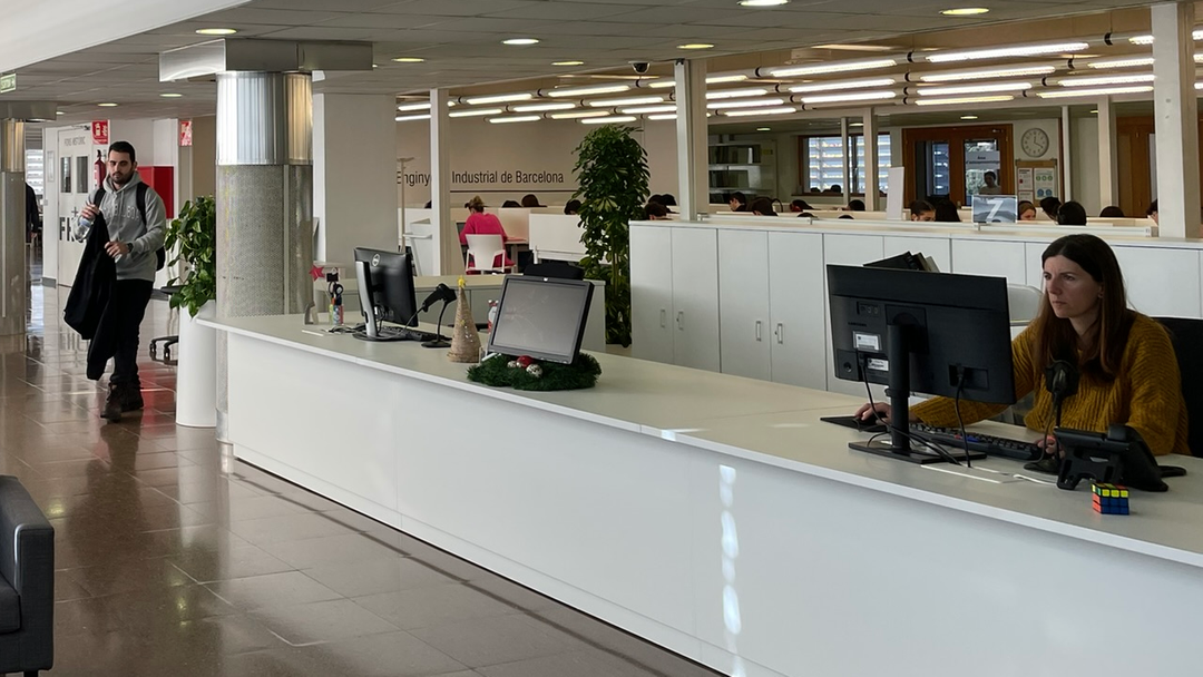 Öffnen Sie das Institutionsbild im Vollbildmodus