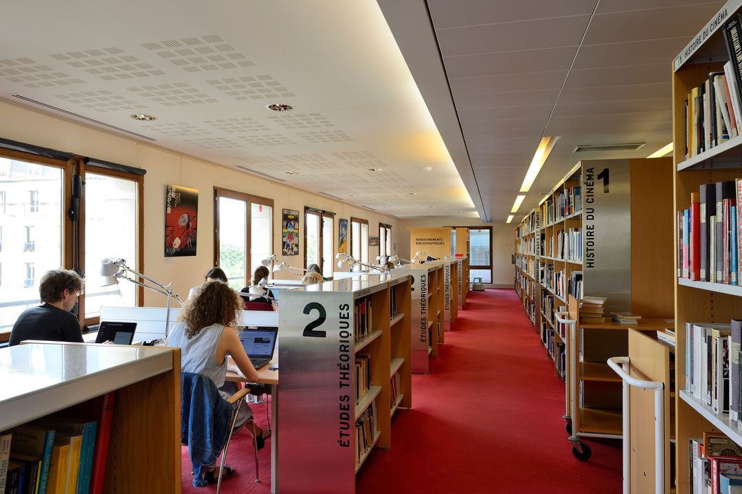 Öffnen Sie das Institutionsbild im Vollbildmodus