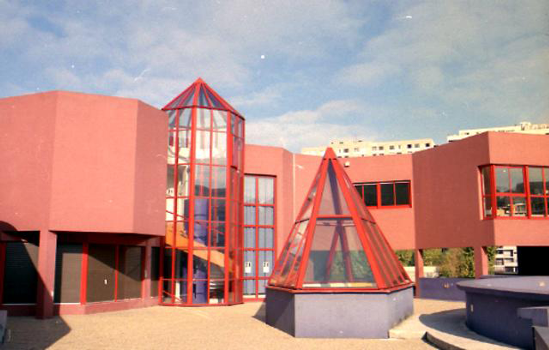 Abra a imagem da instituição em tela cheia