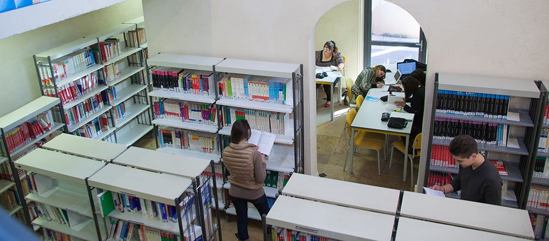 Öffnen Sie das Institutionsbild im Vollbildmodus